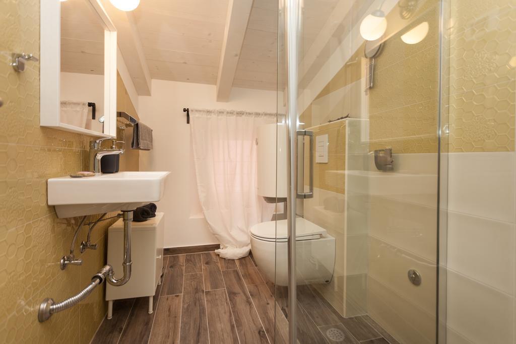Apartments And Rooms Hey Ровінь Екстер'єр фото