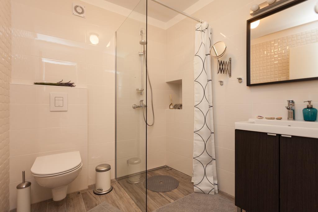 Apartments And Rooms Hey Ровінь Екстер'єр фото