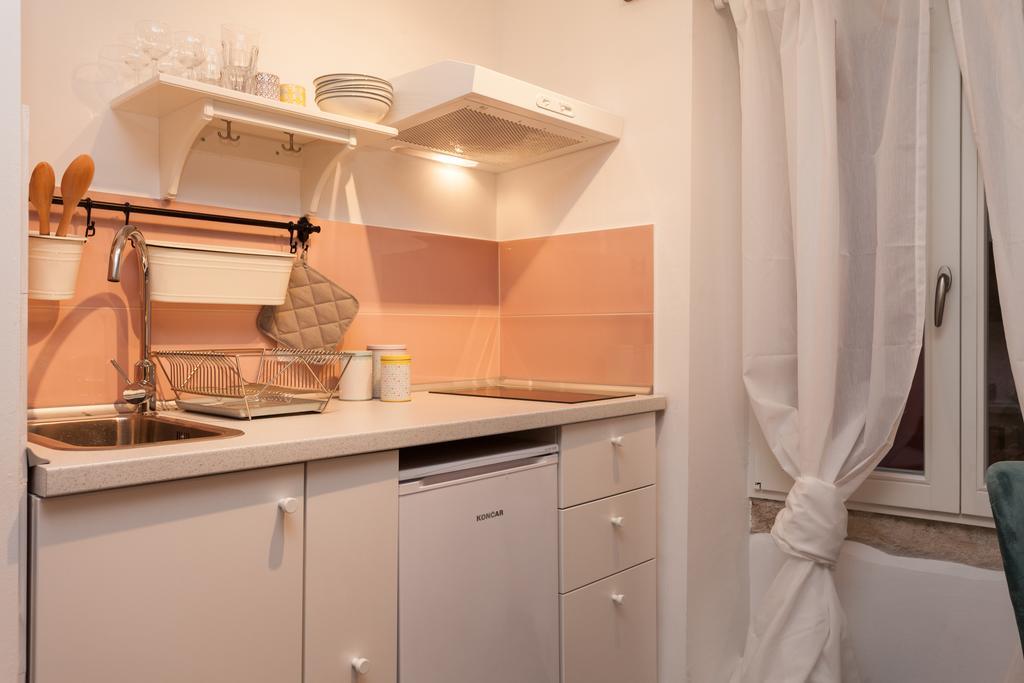 Apartments And Rooms Hey Ровінь Екстер'єр фото