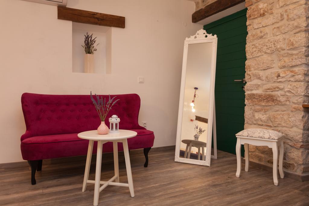 Apartments And Rooms Hey Ровінь Екстер'єр фото