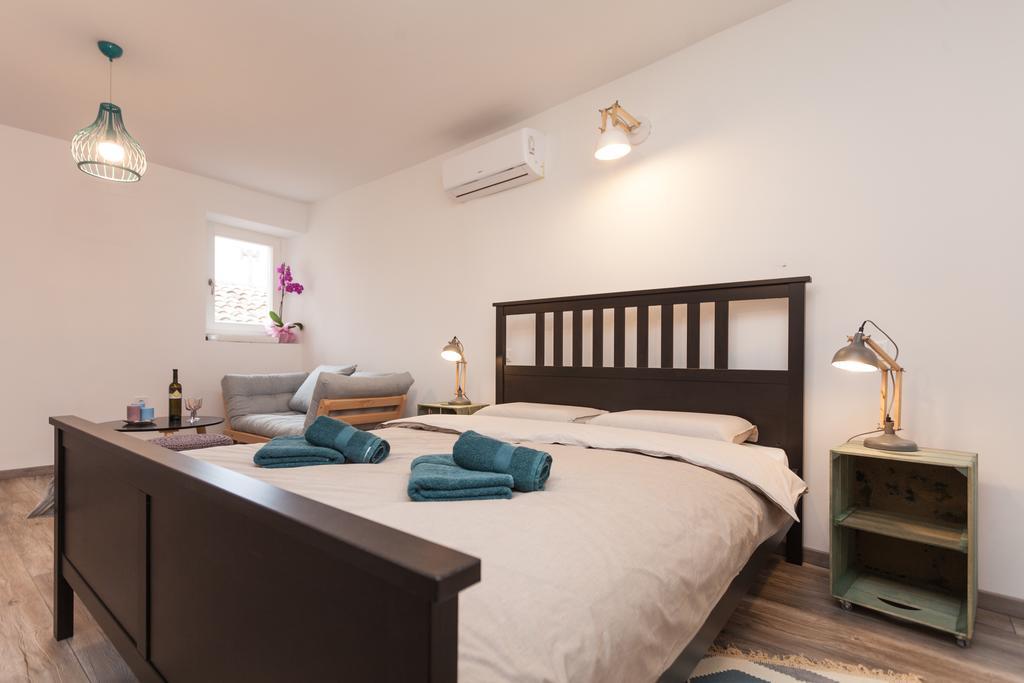 Apartments And Rooms Hey Ровінь Екстер'єр фото