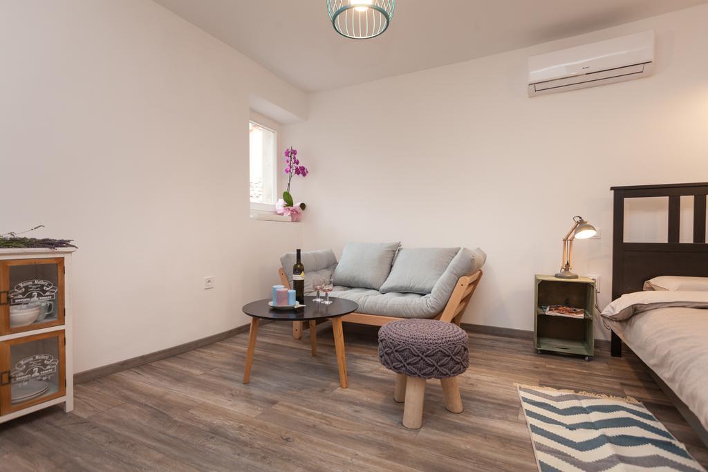 Apartments And Rooms Hey Ровінь Екстер'єр фото