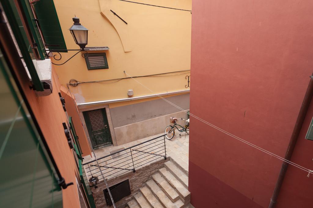 Apartments And Rooms Hey Ровінь Екстер'єр фото