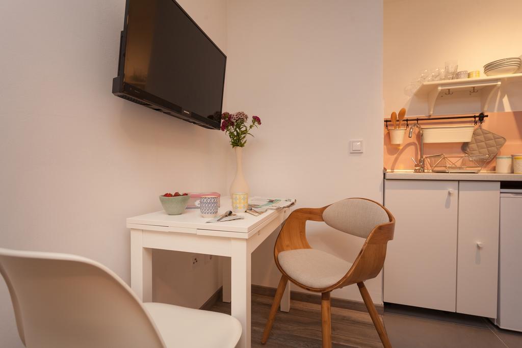 Apartments And Rooms Hey Ровінь Екстер'єр фото