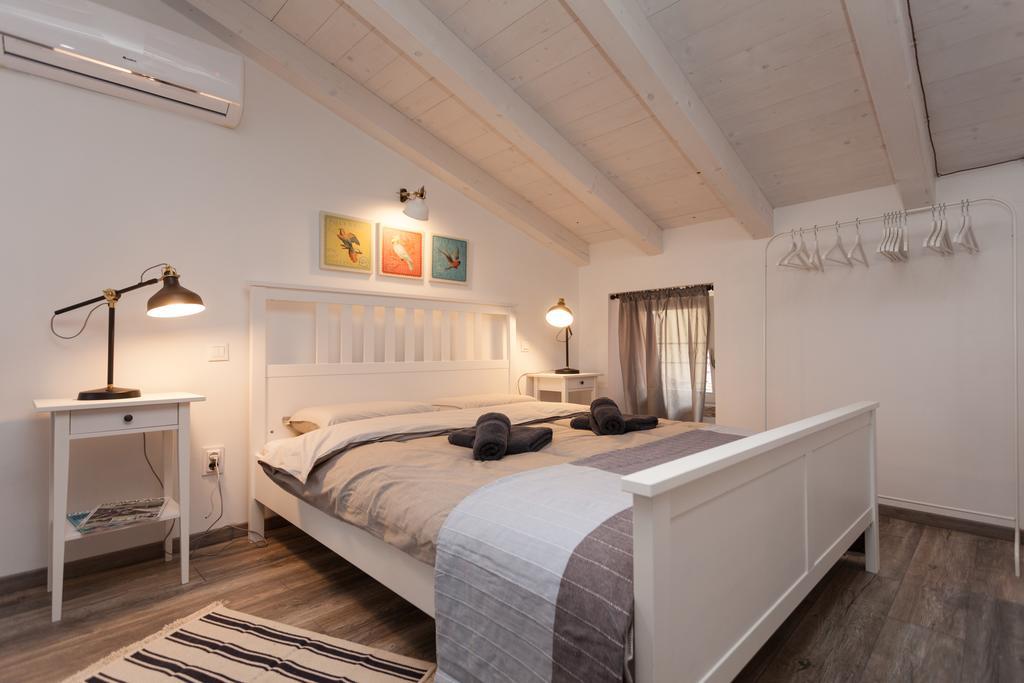 Apartments And Rooms Hey Ровінь Екстер'єр фото
